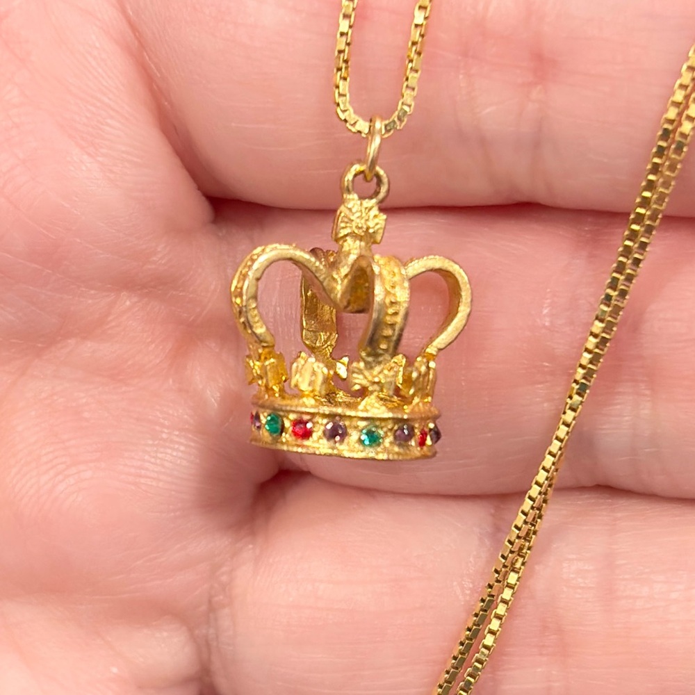 Vintage 9K Crown Pendant, 3D Monarch Regal, Colorful Charm, British - Picture 9 of 14